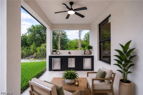 915 Lincoln Ave, Lehigh Acres FL - photo 8 of 37