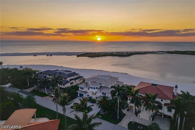 4 bedroom SingleFamilyResidence at 158 S Beach Dr, Hideaway Beach, Marco Island — photo 2