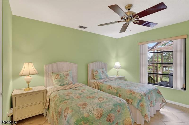 2 bedroom SingleFamilyResidence at 5330 Genesee Pkwy, Charlotte Shores, Bokeelia — photo 4