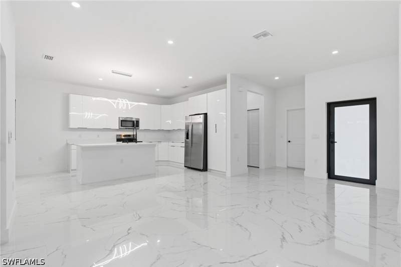 3 bedroom SingleFamilyResidence at 161 Blackstone Dr, Mirror Lakes, Fort Myers — photo 4