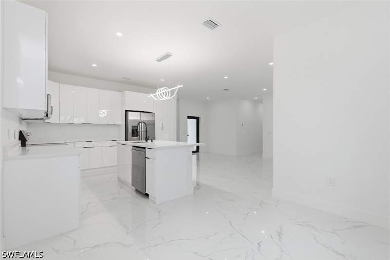 3 bedroom SingleFamilyResidence at 161 Blackstone Dr, Mirror Lakes, Fort Myers — photo 5