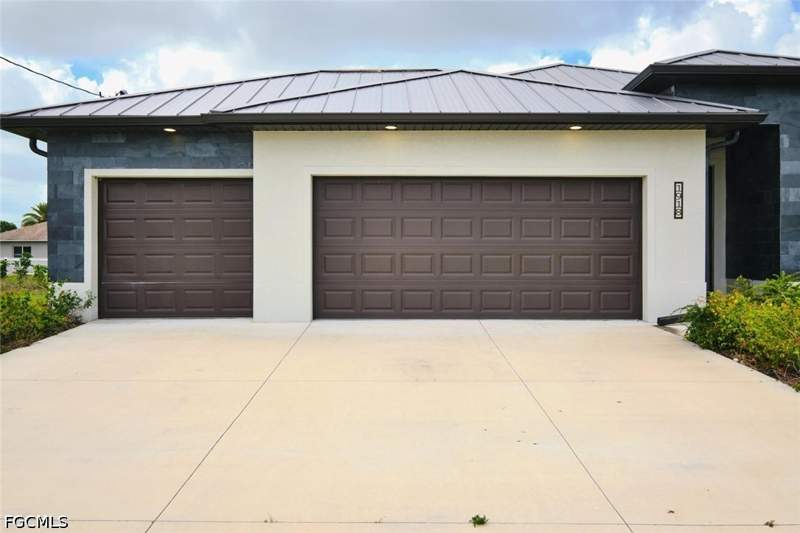 4 bedroom SingleFamilyResidence at 1918 SW 1st St, Cape Coral, Cape Coral — photo 2