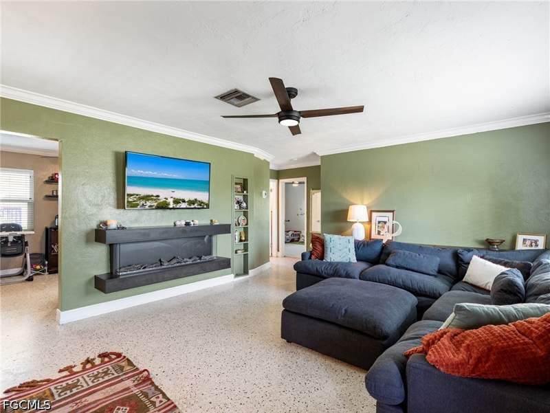 2 bedroom SingleFamilyResidence at 5521 Shaddelee Ln W, Del Portal, Fort Myers — photo 3