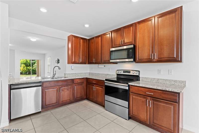 3 bedroom SingleFamilyResidence at 722 Hadley Pl W, Hadley Place, Naples — photo 2