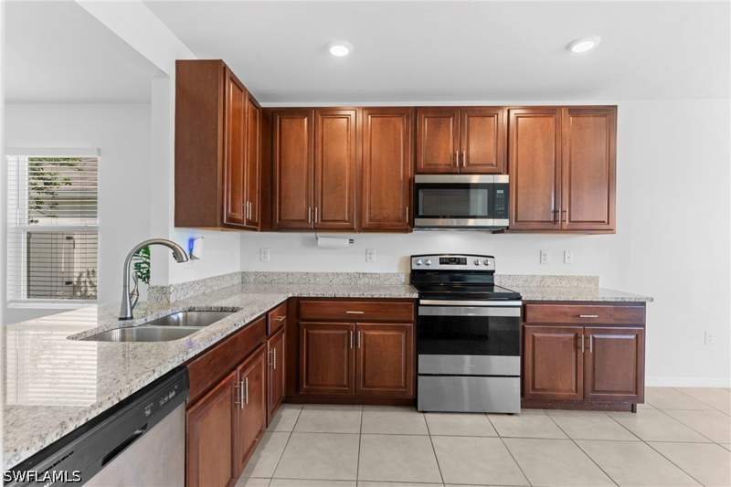 3 bedroom SingleFamilyResidence at 722 Hadley Pl W, Hadley Place, Naples — photo 4