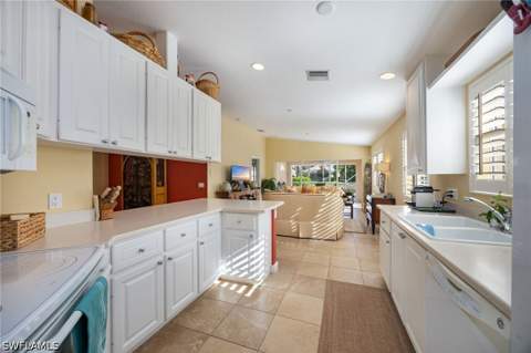 8149 Xenia Ln, Naples FL - photo 12 of 25