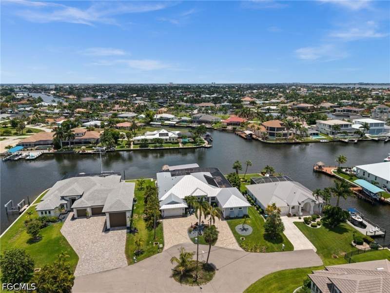 4 bedroom SingleFamilyResidence at 105 SW 52nd St, Cape Coral, Cape Coral — photo 2