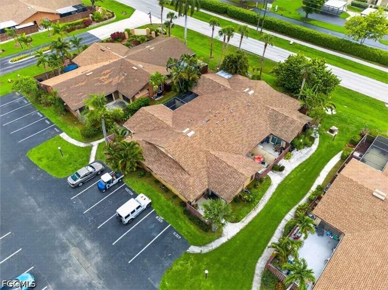 2 bedroom Attached at 6315 Royal Woods Dr, Royal Woods, Fort Myers — photo 3