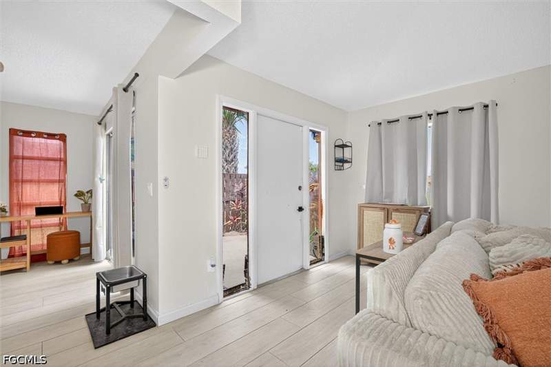 2 bedroom Attached at 6315 Royal Woods Dr, Royal Woods, Fort Myers — photo 5