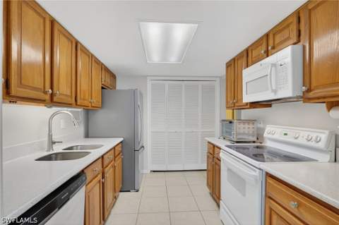 3044 Kings Lake Blvd 7568, Naples FL - photo 10 of 31