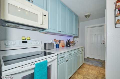 16820 Banyon Dr, Fort Myers FL - photo 8 of 34