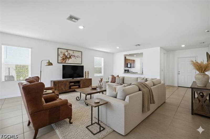 3 bedroom SingleFamilyResidence at 10884 Marble Brook Blvd, Marblebrook, Lehigh Acres — photo 5