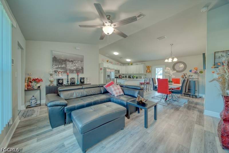 3 bedroom SingleFamilyResidence at 520 Wilmington Pkwy, Cape Coral, Cape Coral — photo 3