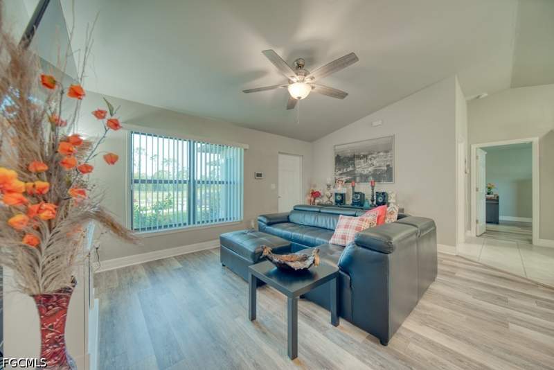 3 bedroom SingleFamilyResidence at 520 Wilmington Pkwy, Cape Coral, Cape Coral — photo 5