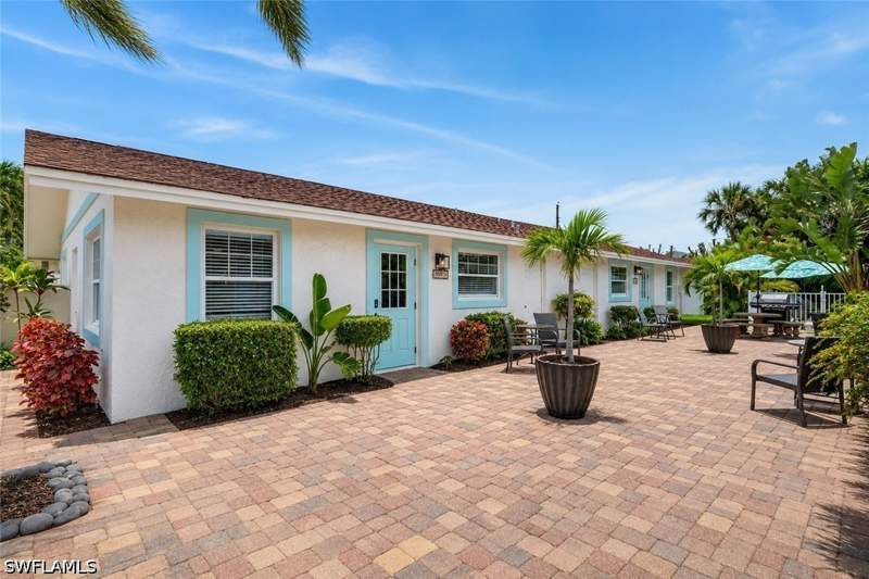 4 bedroom Duplex at 559 105th Ave N, Naples Park, Naples — photo 2