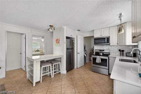 559 105th Ave N, Naples FL - photo 7 of 25