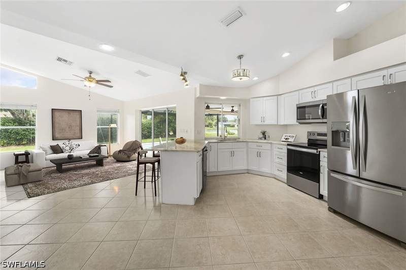 3 bedroom SingleFamilyResidence at 10340 Regent Cir, Regent Park, Naples — photo 5