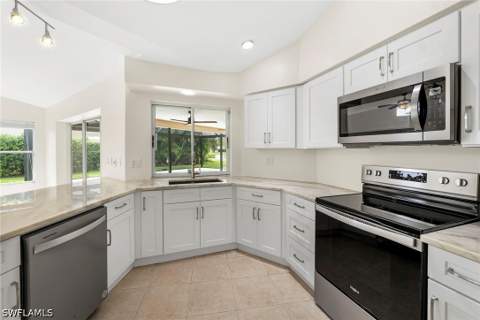 10340 Regent Cir, Naples FL - photo 7 of 34