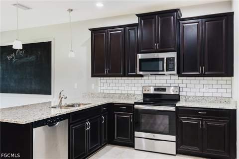 4093 Wilmont Pl, Fort Myers FL - photo 17 of 50