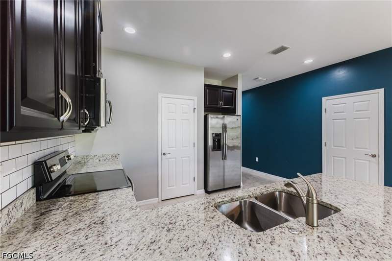 2 bedroom Townhouse at 4093 Wilmont Pl, Lindsford, Fort Myers — photo 3