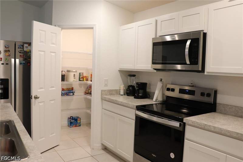 3 bedroom SingleFamilyResidence at 1222 NW 15th Ave, Cape Coral, Cape Coral — photo 4