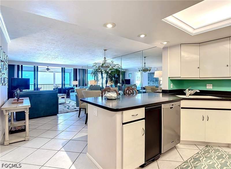 2 bedroom Condominium at 2800 Estero Blvd Ph3, Caper Beach Club, Fort Myers Beach — photo 4