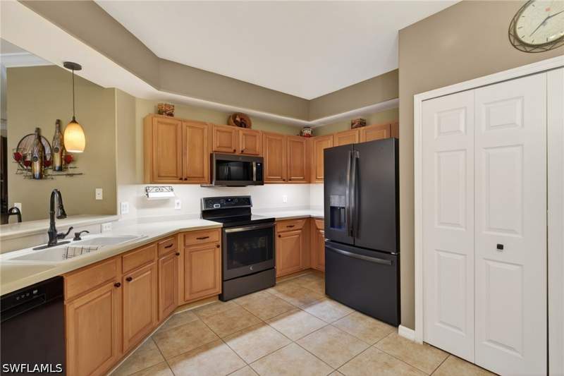 2 bedroom Condominium at 10109 Colonial Country Club Blvd 2410, Garden Lakes, Fort Myers — photo 3