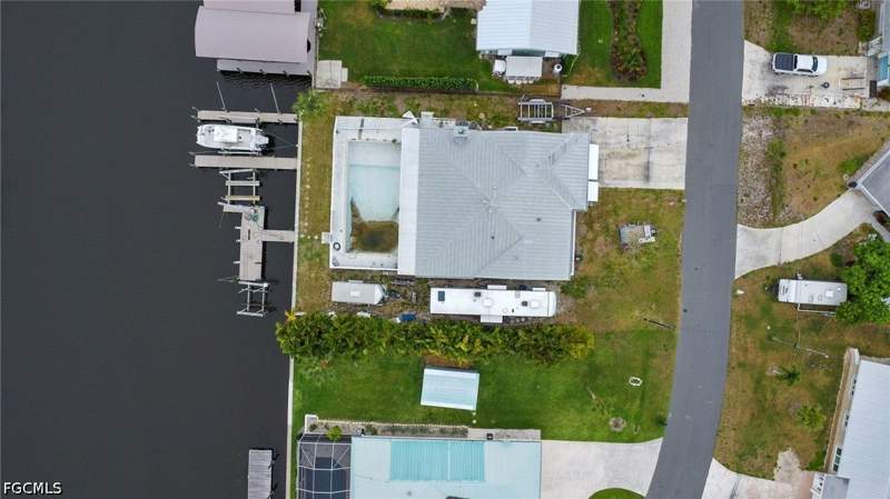 3 bedroom SingleFamilyResidence at 17731 Broadway Ave, Tip Top Isles, Fort Myers Beach — photo 2