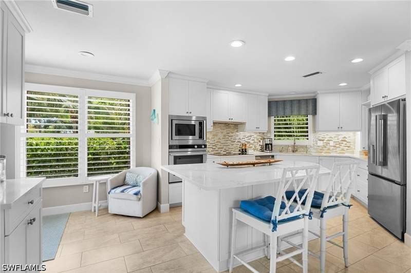 3 bedroom Attached at 4008 Crayton Rd A1, Villas Of Park Shore, Naples — photo 4