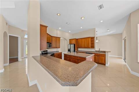 680 Mirror Lakes Ct, Lehigh Acres FL - photo 10 of 33