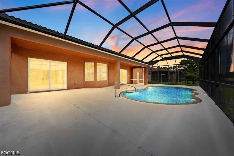 3 bedroom SingleFamilyResidence at 680 Mirror Lakes Ct, Lehigh Acres, Lehigh Acres — photo 2