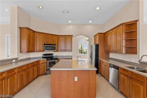 680 Mirror Lakes Ct, Lehigh Acres FL - photo 8 of 33
