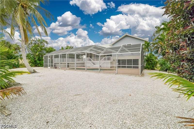4 bedroom SingleFamilyResidence at 17611 Boat Club Dr, Fort Myers, Fort Myers — photo 2