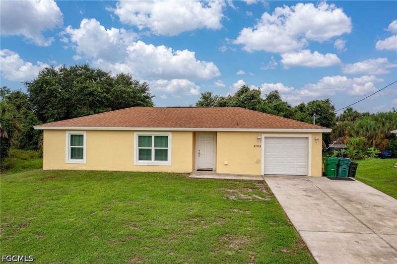 3 bedroom SingleFamilyResidence at 2069 Detroit Dr, Port Labelle, Labelle — photo 2