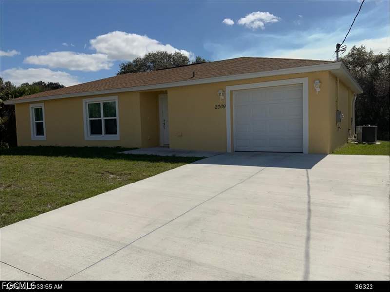 3 bedroom SingleFamilyResidence at 2069 Detroit Dr, Port Labelle, Labelle — photo 3