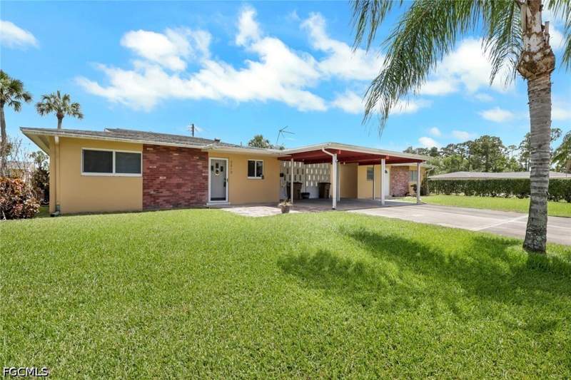 2 bedroom SingleFamilyResidence at 2212 E 6th St, Camille Gardens, Lehigh Acres — photo 3
