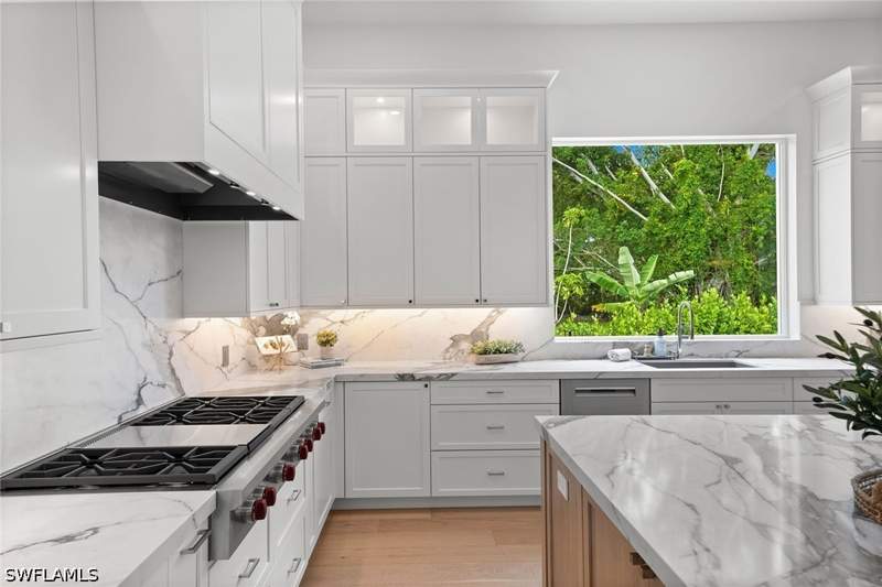 5 bedroom SingleFamilyResidence at 623 Park Shore Dr, Park Shore, Naples — photo 5