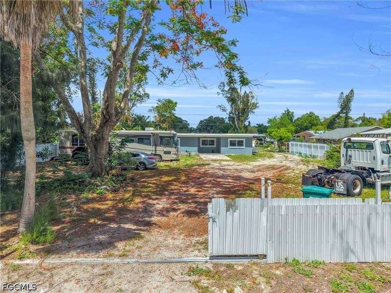 4 bedroom SingleFamilyResidence at 8396 Sevigny Dr, North Fort Myers, North Fort Myers — photo 4