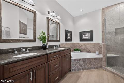 5035 Yacht Harbor Dr 103, Naples FL - photo 15 of 43