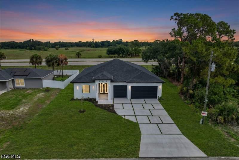 4 bedroom SingleFamilyResidence at 6037 N Moss Cir, Port Labelle, Labelle — photo 3