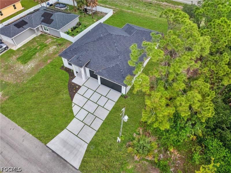 4 bedroom SingleFamilyResidence at 6037 N Moss Cir, Port Labelle, Labelle — photo 4