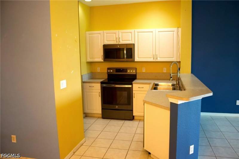 3 bedroom Condominium at 4213 Liron Ave 202, Liron Place, Fort Myers — photo 4