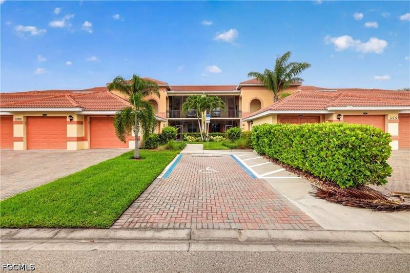 2 bedroom Condominium at 13710 Julias Way 924, Palmetto Cove, Fort Myers — photo 2
