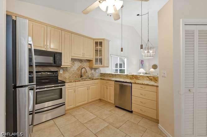 3 bedroom SingleFamilyResidence at 4718 Via Carmen, Villa Vizcaya, Naples — photo 4