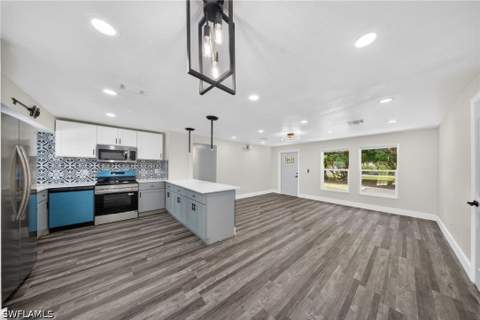 280 1st St NW, Naples FL - photo 15 of 45