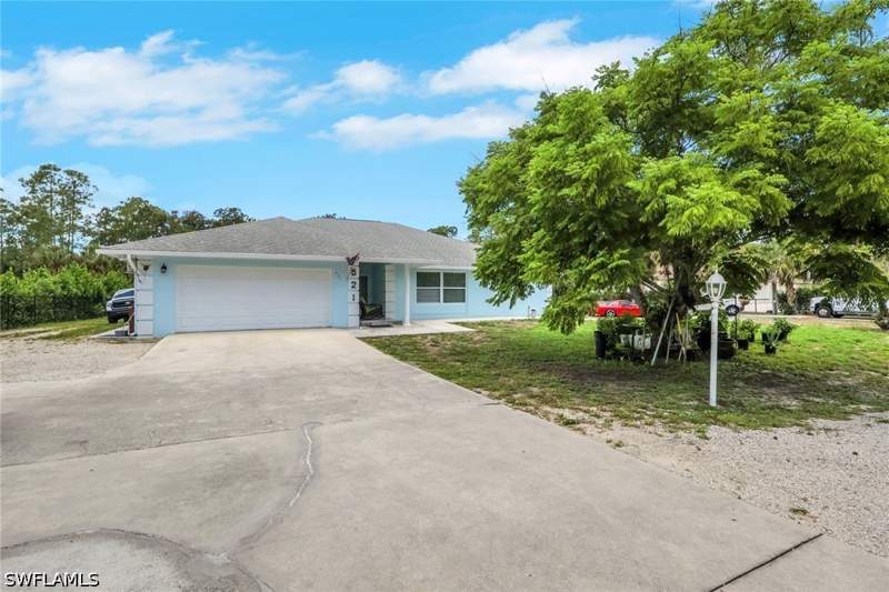6 bedroom SingleFamilyResidence at 521 31st St SW, Golden Gate Estates, Naples — photo 2