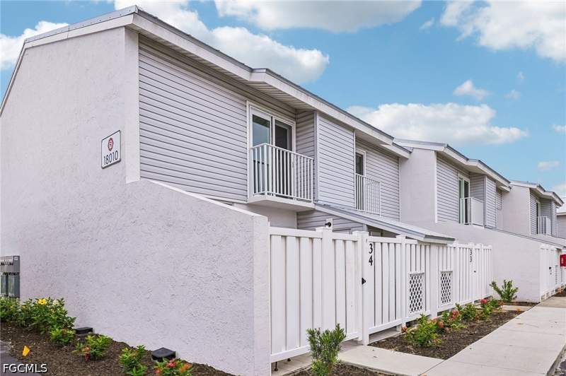 2 bedroom Townhouse at 18010 San Carlos Blvd 33, Boardwalk Caper, Fort Myers Beach — photo 2