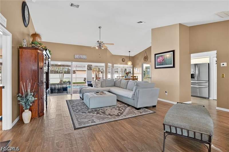 3 bedroom SingleFamilyResidence at 412 SE 13th Ave, Cape Coral, Cape Coral — photo 2