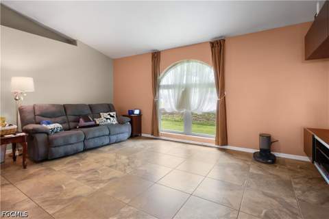 469 NE 1st Pl, Cape Coral FL - photo 18 of 46