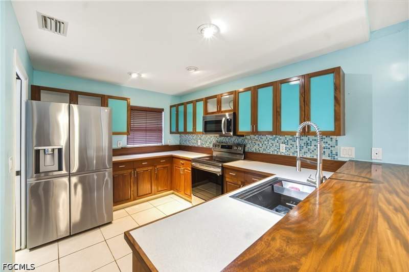 3 bedroom SingleFamilyResidence at 2038 NW 3rd Ter, Cape Coral, Cape Coral — photo 4